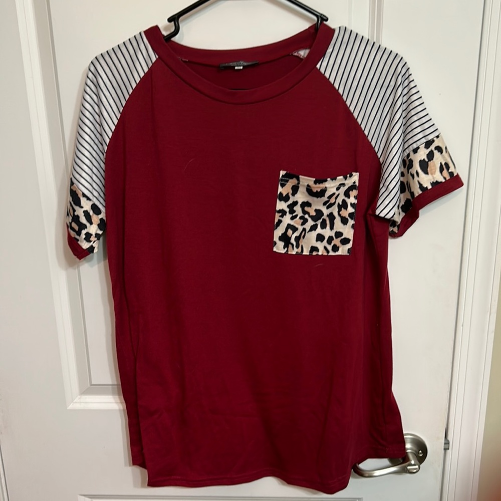 Casual T with leopard pocket and sleeves